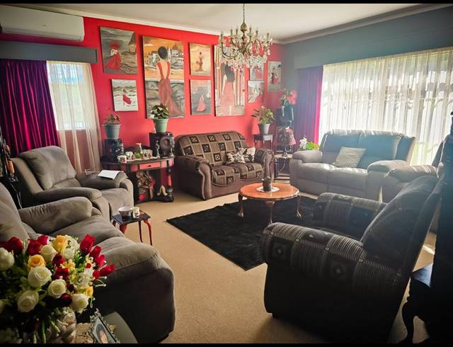 4 BEDROOM HOUSE FOR SALE IN HOSPITAALPARK